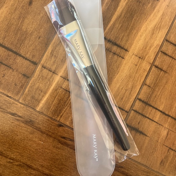 Mary Kay Other - Mary Kay Professional Makeup Liquid Foundation Brush